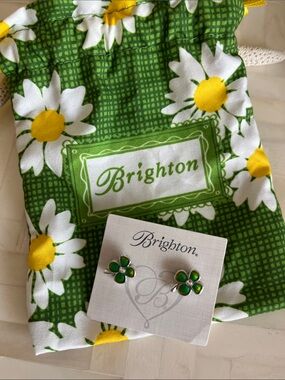 NWT Brighton “Love Bug” Green Clover Flower Stud Earrings with Daisy Pouch